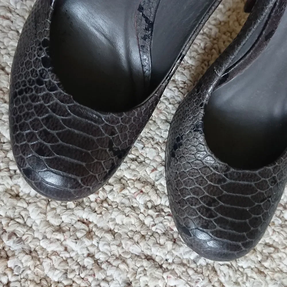 TORY BURCH Jude Pumps Snake print with silver Logo size 8M